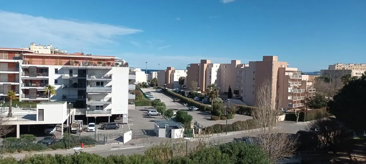 Appartement Le Queirele à Le Lavandou 0*,